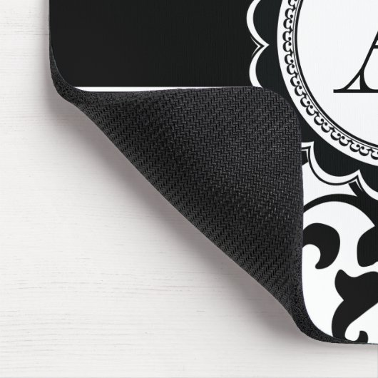 Elegante Monogrammed Scroll Damask Zwart en Wit Muismat (Hoek)