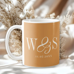 Elegante mosterd initiële huwelijksparen koffiemok