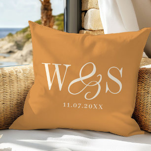 Elegante mosterd initiële huwelijksparen kussen
