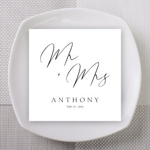 Elegante Mr & Mrs Script Custom Name Wedding Servet