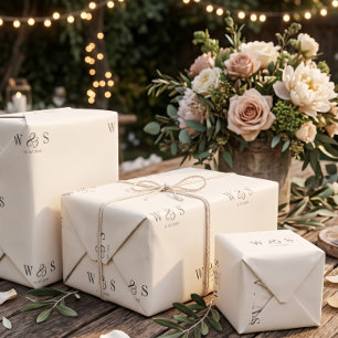 Elegante natuurlijke crèmekleurige initiële trouwe cadeaupapier