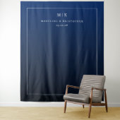 Elegante Navy Beginletters Wandkleed (In situ)