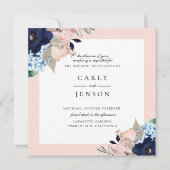 Elegante Navy + Blush Bloemen Huwelijksuitnodiging Kaart (Voorkant)
