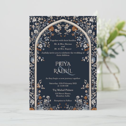 Elegante Navy Floral Arch Indiase bruiloft Kaart (Staand voorkant)