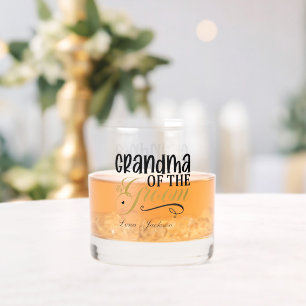 Elegante oma van de bruidegom voeg naam bruiloft t whisky glas