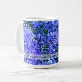 Elegante paarse blauwe lila's personaliseren koffiemok (Voorkant links)