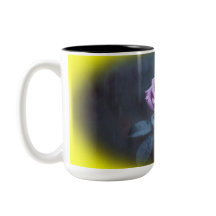 Elegante paarse roos in de regen mok