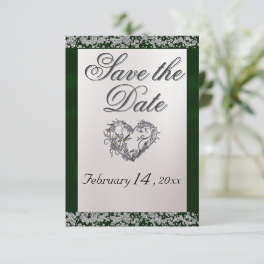 Elegante parel, smaragdgroen lint & sprankeling save the date (Staand voorkant)