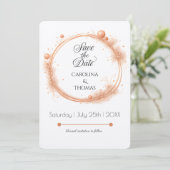 Elegante Perzik Glans Bruiloft Script Calligrafie Save The Date (Staand voorkant)
