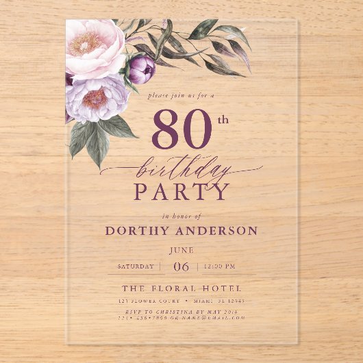 Elegante Plum Paarse Bloemen Script 80ste Verjaard Acryl Uitnodigingen (Voorkant)