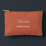 Élégante pochette d'accessoires en terre cuite Bri<br><div class="desc">Élégante Pouchette Accessoire Bridesmaid en terre cuite, s'il vous plaît personnaliser le nom de la servante, en utilisant le modèle de personnalisation en ligne avant de commander. Le modèle de personnalisation peut également être facilement utilisé pour personnaliser la conception d'autres rôles d'invités mariages, comme Maid of Honor, en modifiant le...</div>