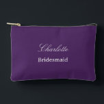 Élégante pochette d'accessoires pourpre foncé<br><div class="desc">Élégante pochette d'accessoires de couleur violet foncé Bridesmaid, s'il vous plaît personnaliser le nom de la demoiselle d'honneur, en utilisant le modèle de personnalisation en ligne avant de commander. Le modèle de personnalisation peut également être facilement utilisé pour personnaliser la conception d'autres rôles d'invités mariages, comme Maid of Honor, en...</div>