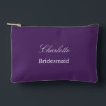 Élégante pochette d'accessoires pourpre foncé<br><div class="desc">Élégante pochette d'accessoires de couleur violet foncé Bridesmaid, s'il vous plaît personnaliser le nom de la demoiselle d'honneur, en utilisant le modèle de personnalisation en ligne avant de commander. Le modèle de personnalisation peut également être facilement utilisé pour personnaliser la conception d'autres rôles d'invités mariages, comme Maid of Honor, en...</div>