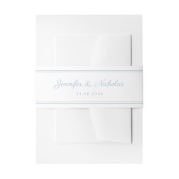 Elegante poederblauwe script bruiloft uitnodigingen wikkel