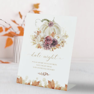 Elegante pompoen bruiloftfeest datum nacht pot reclamebord met voetstuk