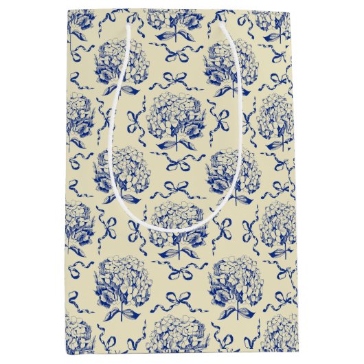 Elegante Preppy Blue Toile Hydrangea Bow Pattern Medium Cadeauzakje (Voorkant)