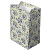 Elegante Preppy Blue Toile Hydrangea Bow Pattern Medium Cadeauzakje (Achterkant Gekanteld)