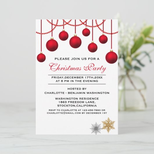 Élégante Red Bauble Noël Invitation (Debout devant)