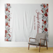 Elegante Rode Bloemige Trouwfotobooth Achtergrond Wandkleed (In Situ (horizontaal))