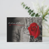 Elegante rode roos zwart en wit bruiloft kaart (Staand voorkant)