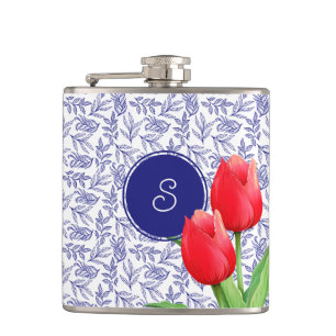 Elegante rode tulpen lente bloemstuk blauwe monogr heupfles