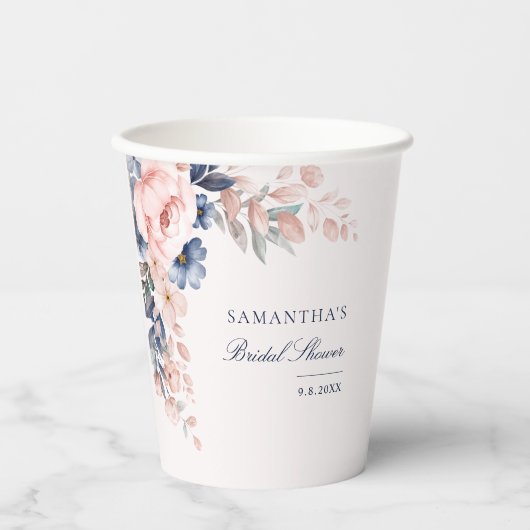 Elegante Roze Bloemrijke Script Bruidsdouche Papieren Bekers (Voorkant)