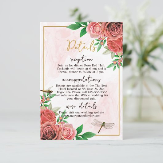 Elegante roze rozen & libellen receptie RSVP kaartje (Staand voorkant)