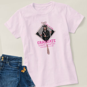 Elegante Roze Vrouwelijke Afstudeerfoto Schoolnaam T-shirt