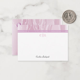 Elegante Roze Zijde Parels Gegraveerde Initialen Notitiekaartje
