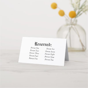 Elegante rustieke gereserveerde bruiloft tafel zit