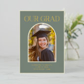Elegante Sage Green Photo Graduation Party Gold Folie Uitnodiging (Staand Voorkant)