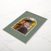 Elegante Sage Green Photo Graduation Party Gold Folie Uitnodiging (Gedraaid)