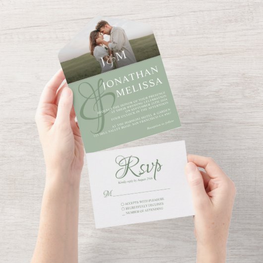Elegante saliegroene overlay foto monogram bruilof all in one uitnodiging (Afscheurbaar)