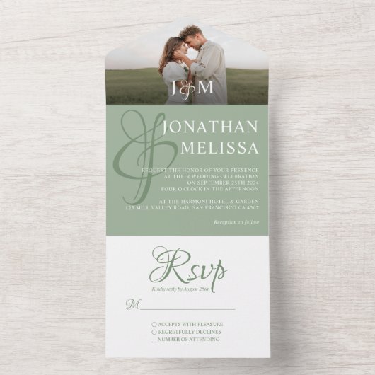 Elegante saliegroene overlay foto monogram bruilof all in one uitnodiging (Binnen)