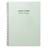 Elegante saliegroene tuinafwerker gepersonaliseerd notitieboek (Voorkant)