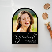 Elegante Script Arch Photo Black Graduation Party Kaart