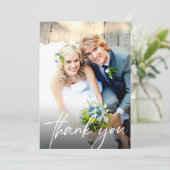 Elegante Script Bruiloftsfototemplate Bedankkaart (Staand voorkant)