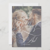 Elegante script kalligrafie foto bruiloft kaart (Voorkant)