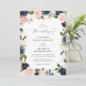 Elegante script marine en blozen bloemenbruiloft kaart (Staand voorkant)
