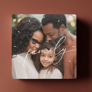 Elegante script overlay familiefoto vierkante klok