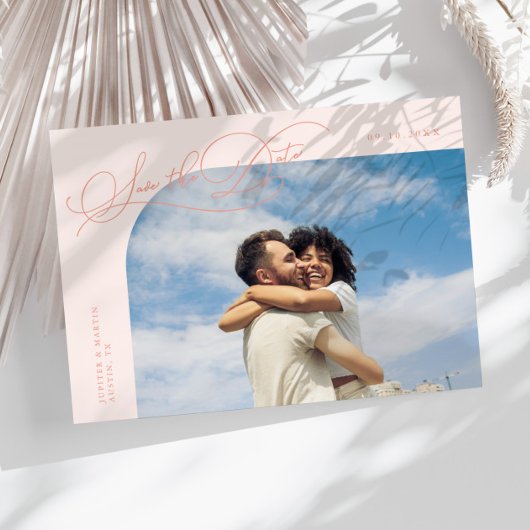 Elegante Script Peach Gebogen Frame Foto Save The Date