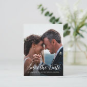 Elegante Script Save the Date Verlovingsfoto Aankondigingskaart (Staand voorkant)
