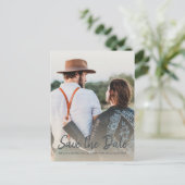 Elegante Script Save the Date Verlovingsfoto Aankondigingskaart (Staand voorkant)