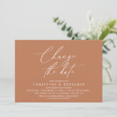 Elegante Script Wijzig de Datum Huwelijk Uitgestel Kaart (Staand voorkant)