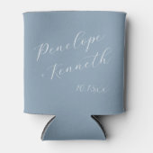 Elegante Script Zachte Stofblauwe Huwelijkswens Aa Blikjeskoeler (Voorkant)