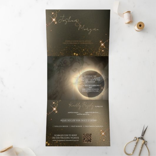 Elegante Sepia Zonne-eclips op maat gemaakte foto  Drieluik Uitnodiging (Binnen)