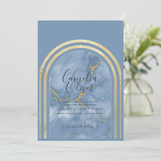 Elegante Stof Blauw Marmer Gouden Boog Trouw Uitno Kaart (Staand voorkant)