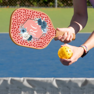 Elegante Stofblauwe Bloem & Rode Harten Monogram Pickleball Paddle