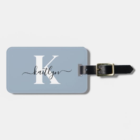 Elegante Stofblauwe Script Monogram Bagagelabel (Voorkant horizontaal)
