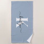 Elegante Stofblauwe Script Monogram Strandlaken (Voorkant)